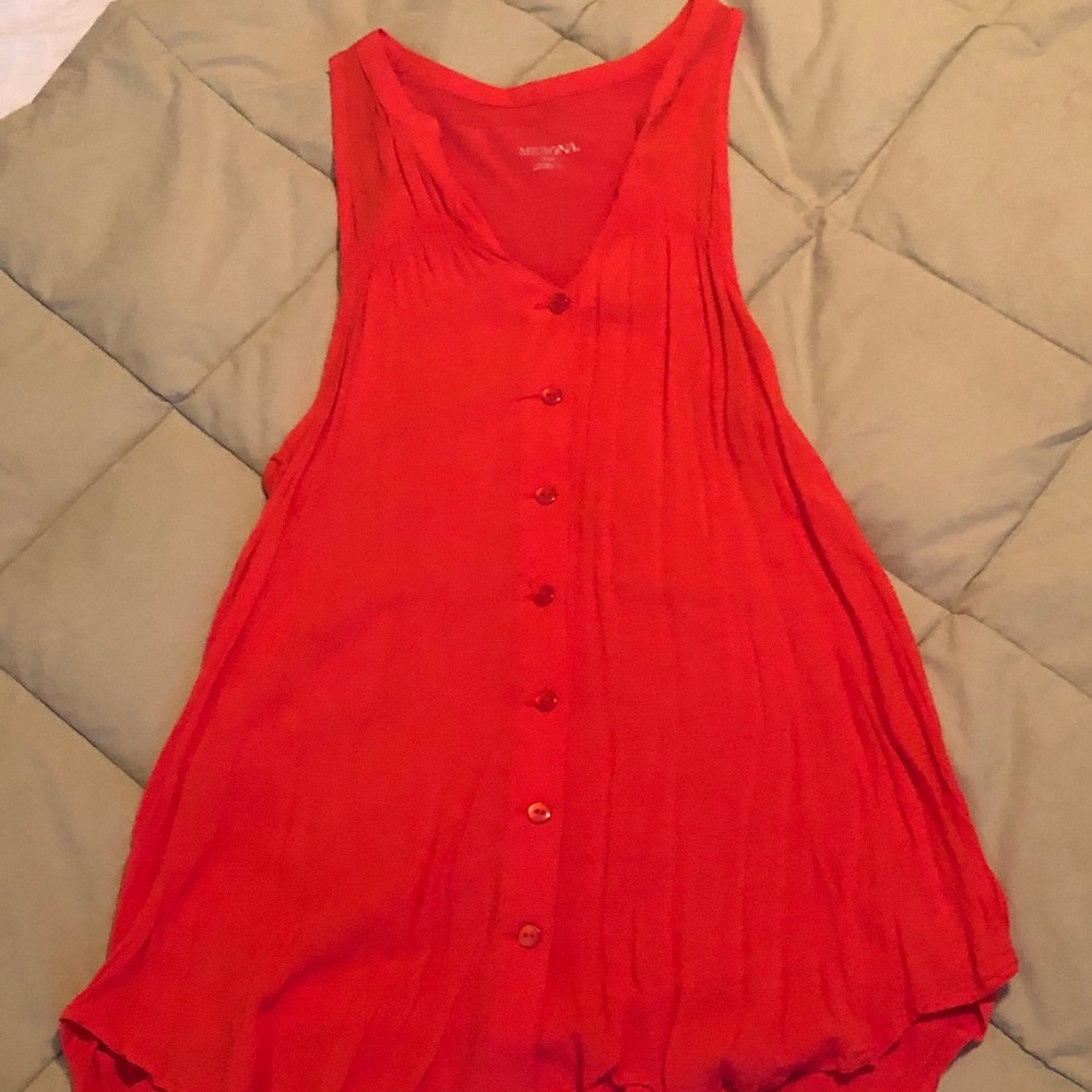 Red long tank